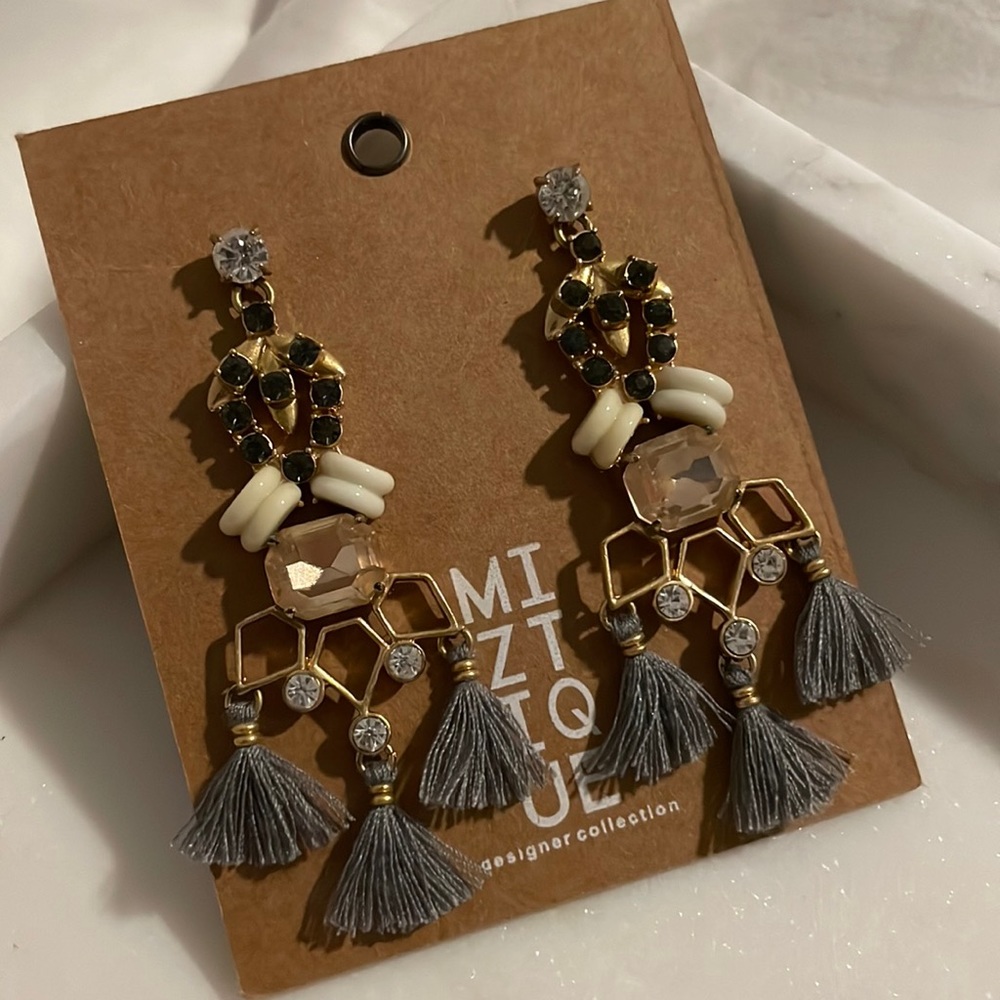 Earrings - Picture 1 of 3